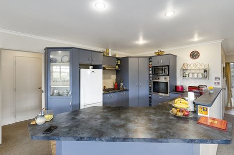 Photo of property in 22 Abby Road, Fitzherbert, Palmerston North, 4410