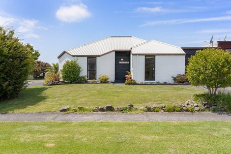 Photo of property in 105 Everitt Crescent, Whangamata, 3620