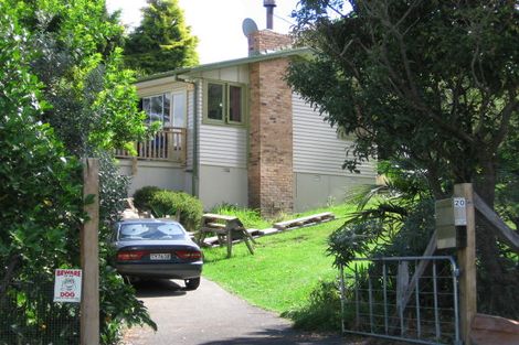 Photo of property in 20 Thuja Street, Green Bay, Auckland, 0604