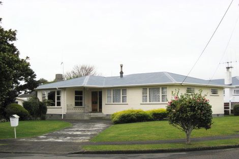 Photo of property in 35 Karaka Crescent, Levin, 5510