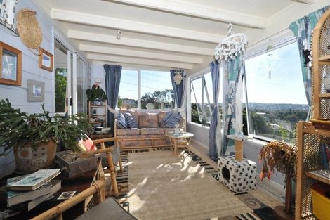 Photo of property in 3 Pohutukawa Avenue, Red Beach, 0932