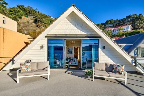 Photo of property in 338 Oriental Parade, Oriental Bay, Wellington, 6011