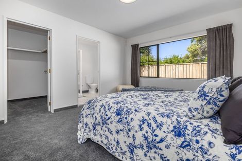 Photo of property in 136 Guildford Drive, Paraparaumu Beach, Paraparaumu, 5032