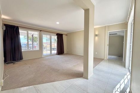 Photo of property in 5 Ancona Lane, Goodwood Heights, Auckland, 2105