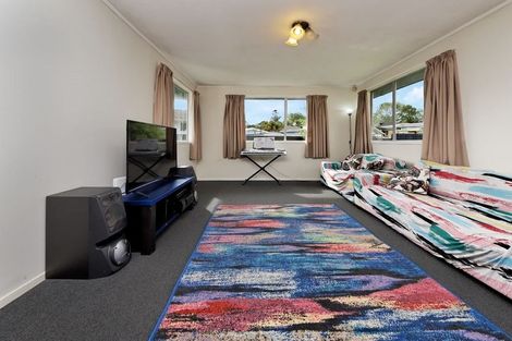 Photo of property in 20 Serwayne Place, Sunnyvale, Auckland, 0612