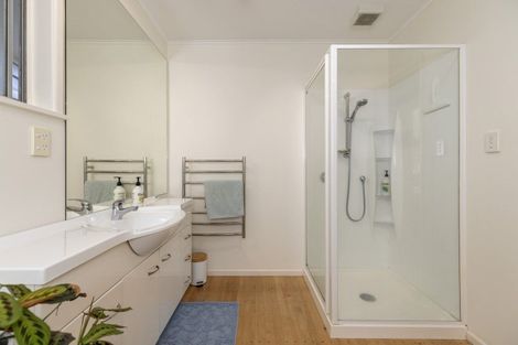 Photo of property in 11 Hadfield Place, Paraparaumu Beach, Paraparaumu, 5032