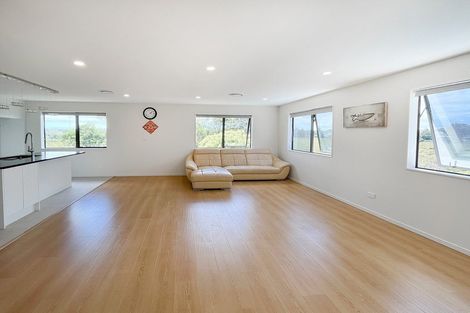 Photo of property in 12a Thomas Avenue, Te Atatu Peninsula, Auckland, 0610