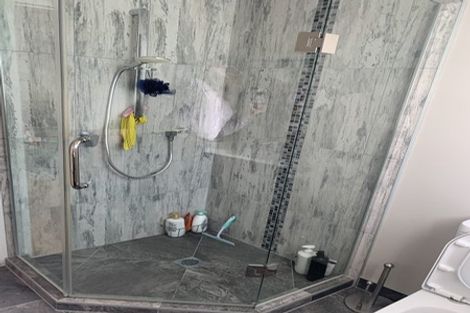 Photo of property in 82 Admirals Court Drive, Greenhithe, Auckland, 0632