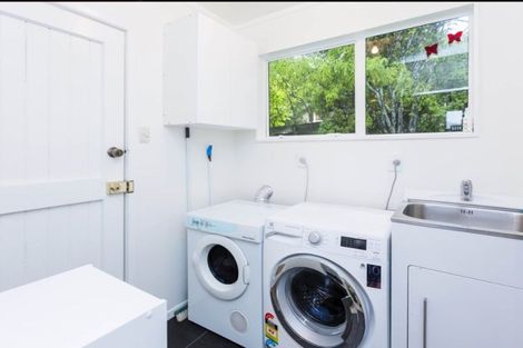 Photo of property in 24c Chatsworth Road, Silverstream, Upper Hutt, 5019