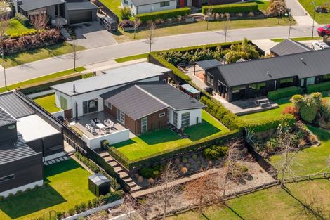 Photo of property in 36 Minaret Ridge, Wanaka, 9305