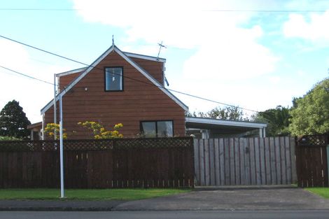 Photo of property in 3 Gloria Avenue, Te Atatu Peninsula, Auckland, 0610