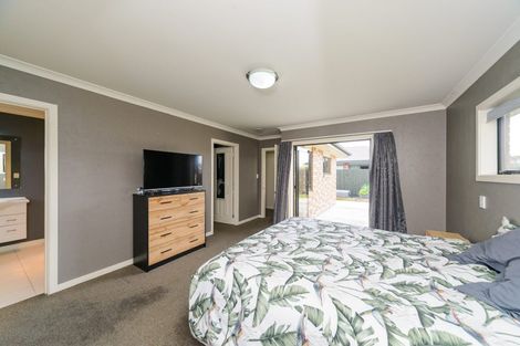 Photo of property in 46 Peter Hall Drive, Kelvin Grove, Palmerston North, 4414