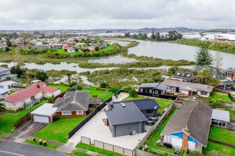 Photo of property in 147 Edgewater Drive, Pakuranga, Auckland, 2010