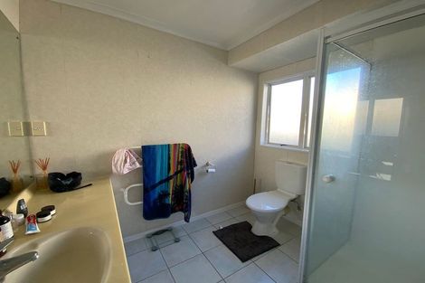 Photo of property in 2/246 Cascades Road, Botany Downs, Auckland, 2010