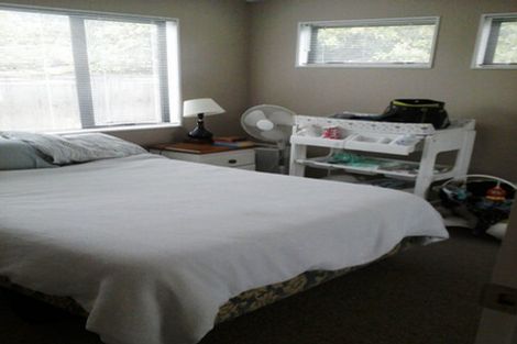 Photo of property in 14 Buisson Glade, West Harbour, Auckland, 0618