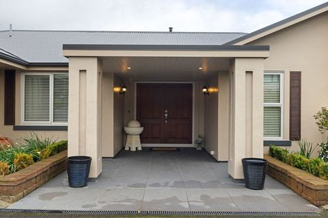 Photo of property in 37 La Lena Grove, Fitzherbert, Palmerston North, 4410