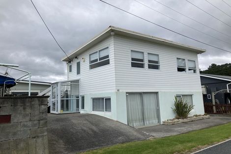 Photo of property in 48 Fourth Avenue, Urenui, 4377