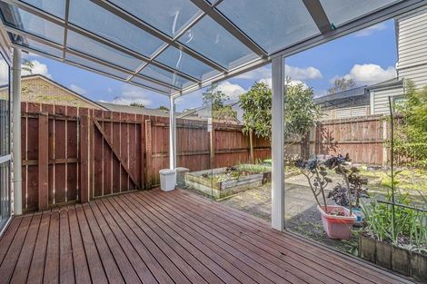 Photo of property in 8/30 John Jennings Drive, Oteha, Auckland, 0632