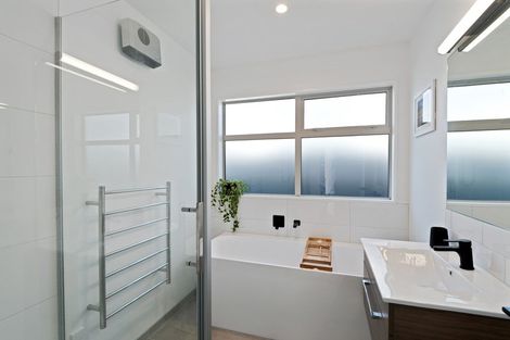 Photo of property in 7 Grey Way, Russley, Christchurch, 8042