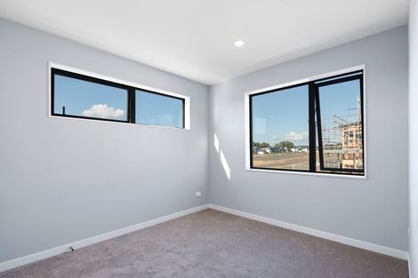 Photo of property in 8 Taipahitini Road, Rosehill, 2113