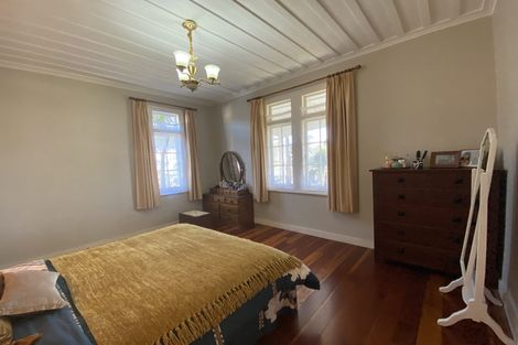 Photo of property in 27 Roberts Avenue, Bayswater, Auckland, 0622