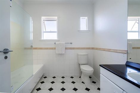 Photo of property in 1/22 Onepoto Road, Hauraki, Auckland, 0622