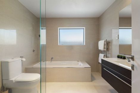 Photo of property in 15 Waitemata Road, Hauraki, Auckland, 0622