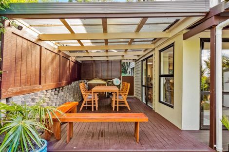 Photo of property in 560 Scenic Drive, Waiatarua, Auckland, 0612