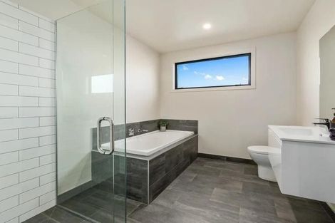 Photo of property in 9 Huxley Place, Lake Hayes, Queenstown, 9304