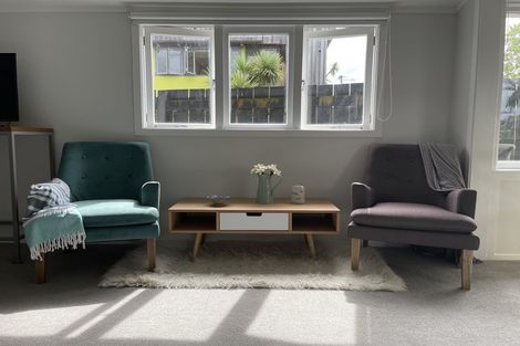 Photo of property in 15 Old Lake Road, Narrow Neck, Auckland, 0624