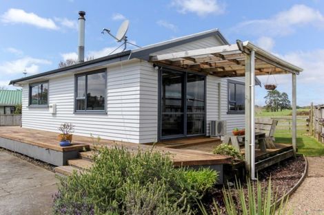 Photo of property in 15 Tuahu Place, Waitara, 4320