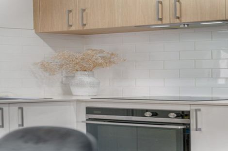 Photo of property in 2/4 Harry Ward Place, Henderson, Auckland, 0610