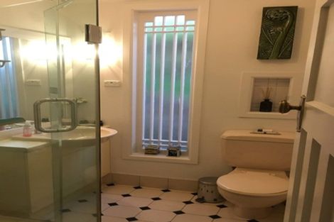 Photo of property in 17 Palliser Road, Roseneath, Wellington, 6011