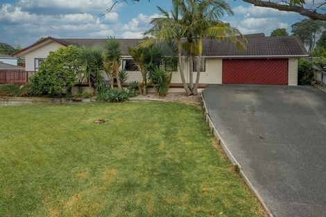 Photo of property in 11 Raphael Place, West Harbour, Auckland, 0618