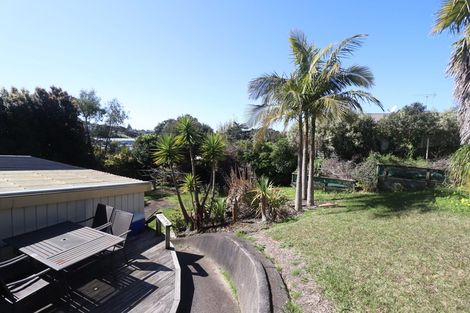 Photo of property in 11 Ellice Road, Totara Vale, Auckland, 0629