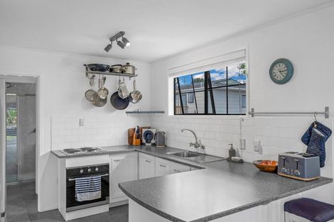 Photo of property in 3 Denarius Lane, Glendene, Auckland, 0602