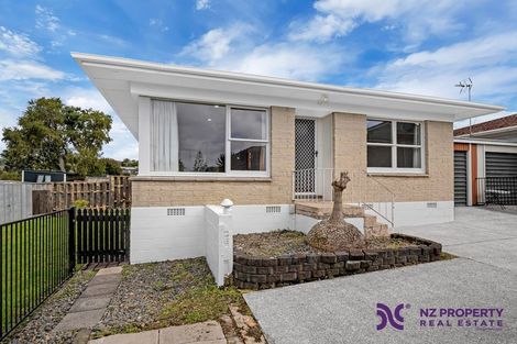 Photo of property in 2/17 Jenelin Road, Glendene, Auckland, 0602