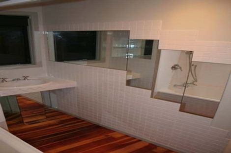 Photo of property in 25 Montreal Grove, Kingston, Wellington, 6021