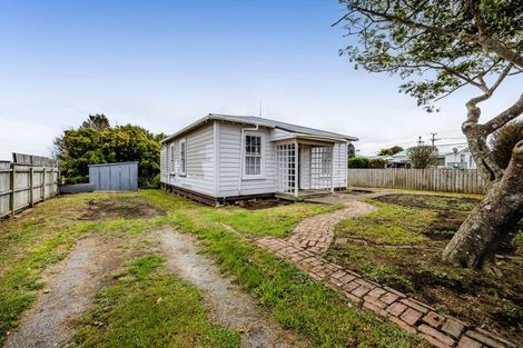Photo of property in 604 Haowhenua Place, Hawera, 4674