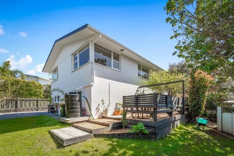 Photo of property in 5 Chevron Place, Castor Bay, Auckland, 0620