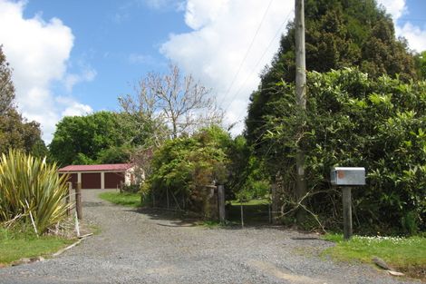 Photo of property in 150 Foster Road, Kumeu, 0891