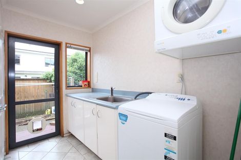 Photo of property in 2 Devon Road, Bucklands Beach, Auckland, 2012