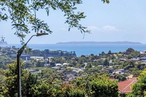 Photo of property in 2 Pine Hill Crescent, Browns Bay, Auckland, 0630