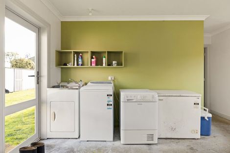 Photo of property in 10 Parker Road, Huntly, 3771