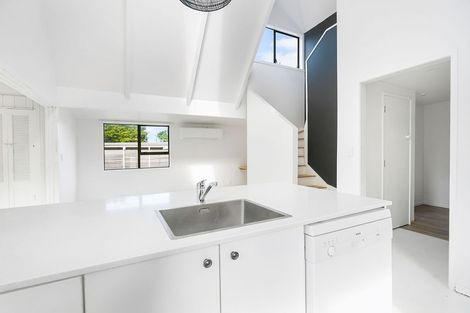 Photo of property in 2/8 Lydia Avenue, Northcote, Auckland, 0627