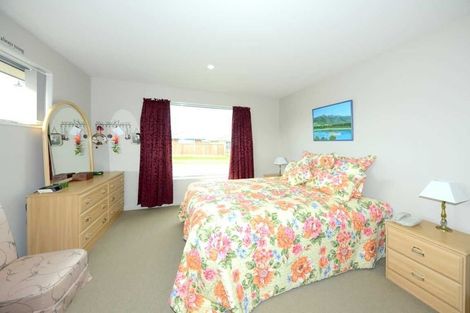 Photo of property in 11 Dunaverty Place, Broomfield, Christchurch, 8042
