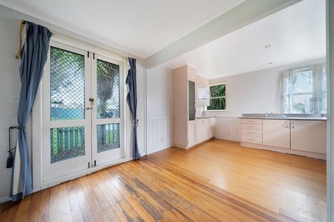 Photo of property in 10 Ribblesdale Road, Henderson, Auckland, 0612