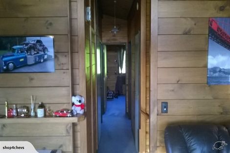 Photo of property in 13 Lindaver Grove, Merrilands, New Plymouth, 4312