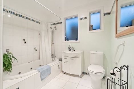 Photo of property in 43 Mack Place, Red Hill, Papakura, 2110