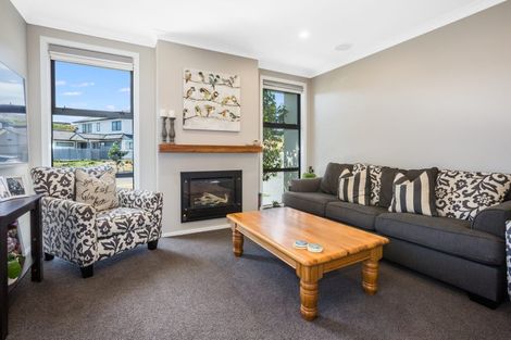 Photo of property in 34 Waitaria Terrace, Aotea, Porirua, 5024